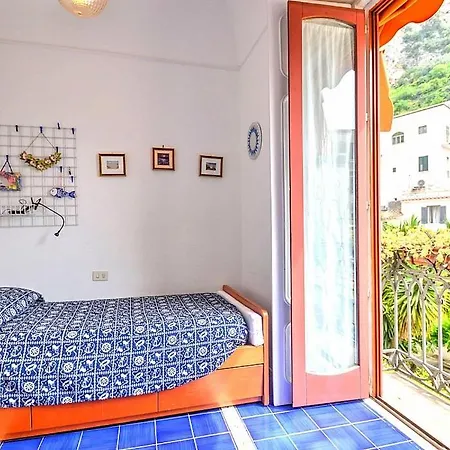 Sleeps 4 Air Con Wifi