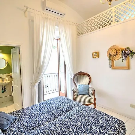Sleeps 4 Air Con Wifi *