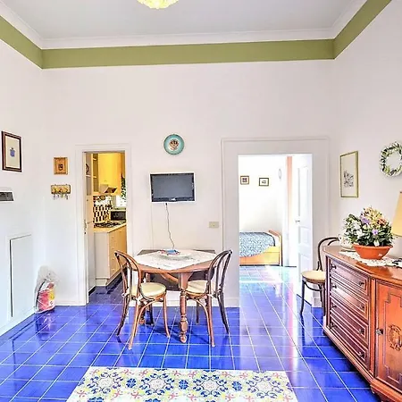 Sleeps 4 Air Con Wifi Daire *